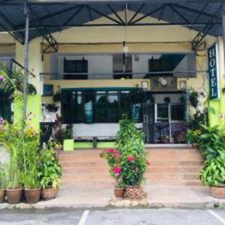 Oyo 90760 Lily Haven Hotel Tanah Rata Buitenkant foto